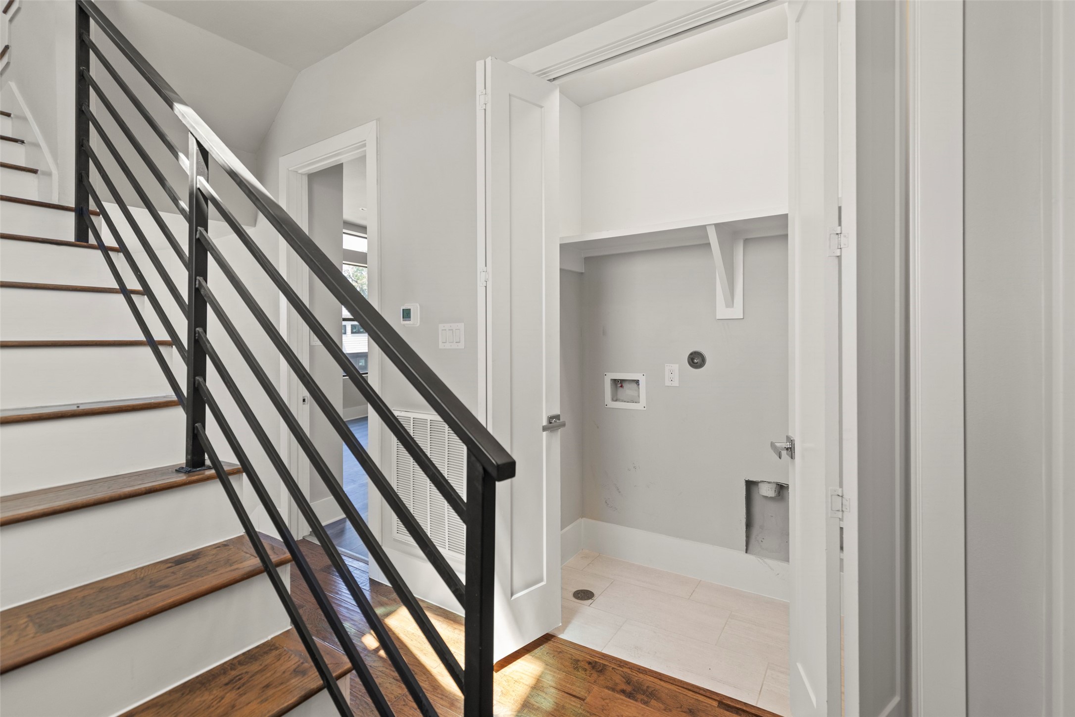 1613 Wheeler Avenue, Unit A Houston, TX 77004 - Photo 8 of 32 a bathroom with a bathtub and shower