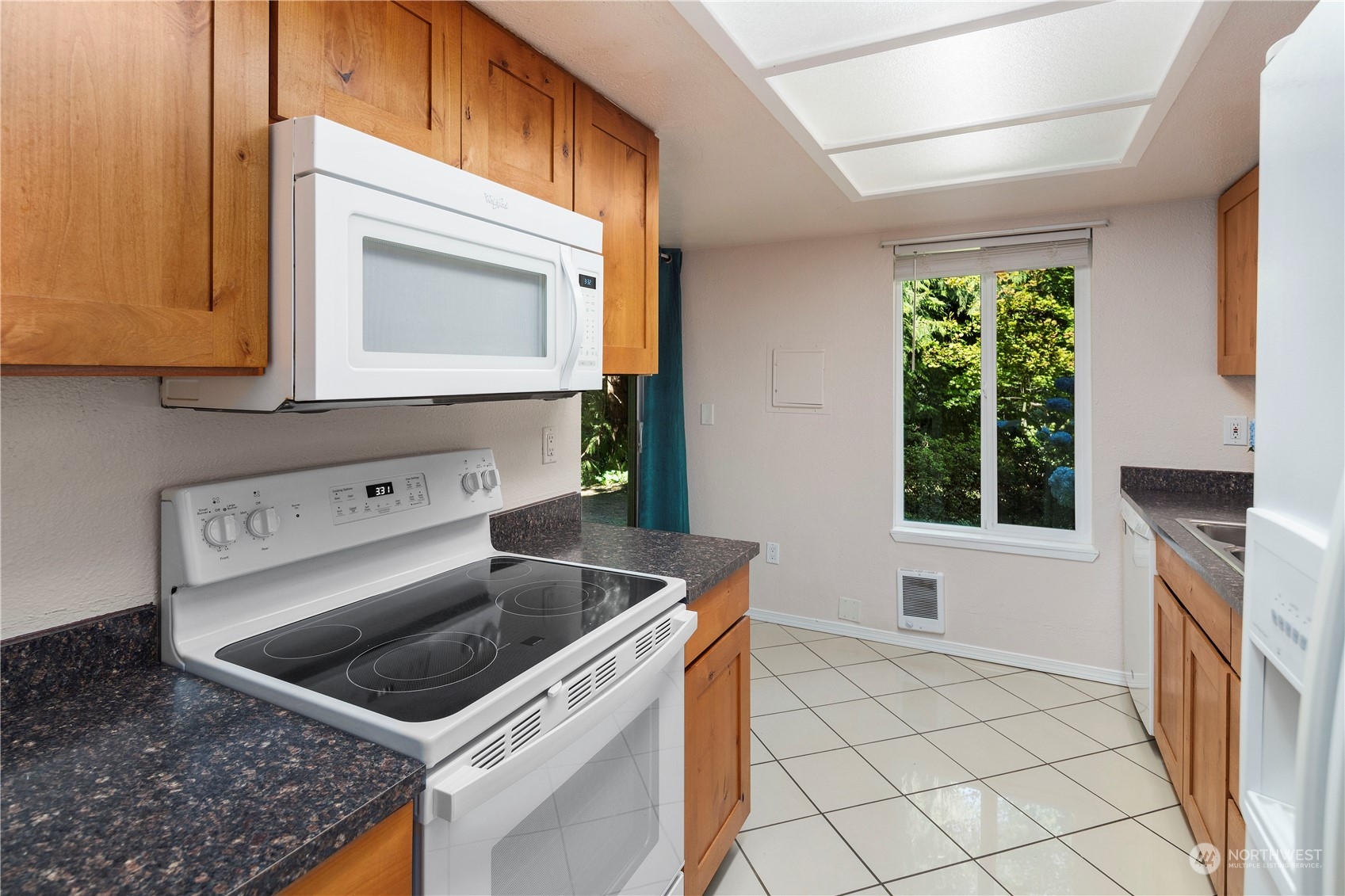 17522 151st Avenue Southeast, Unit 31 Renton, WA 98058 - Photo 16 of 37 a kitchen with a stove and a sink