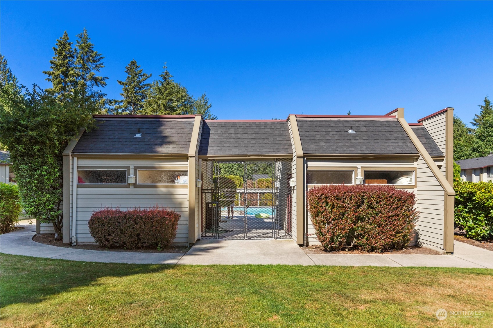 17522 151st Avenue Southeast, Unit 31 Renton, WA 98058 - Photo 33 of 37 a front view of a house with garden
