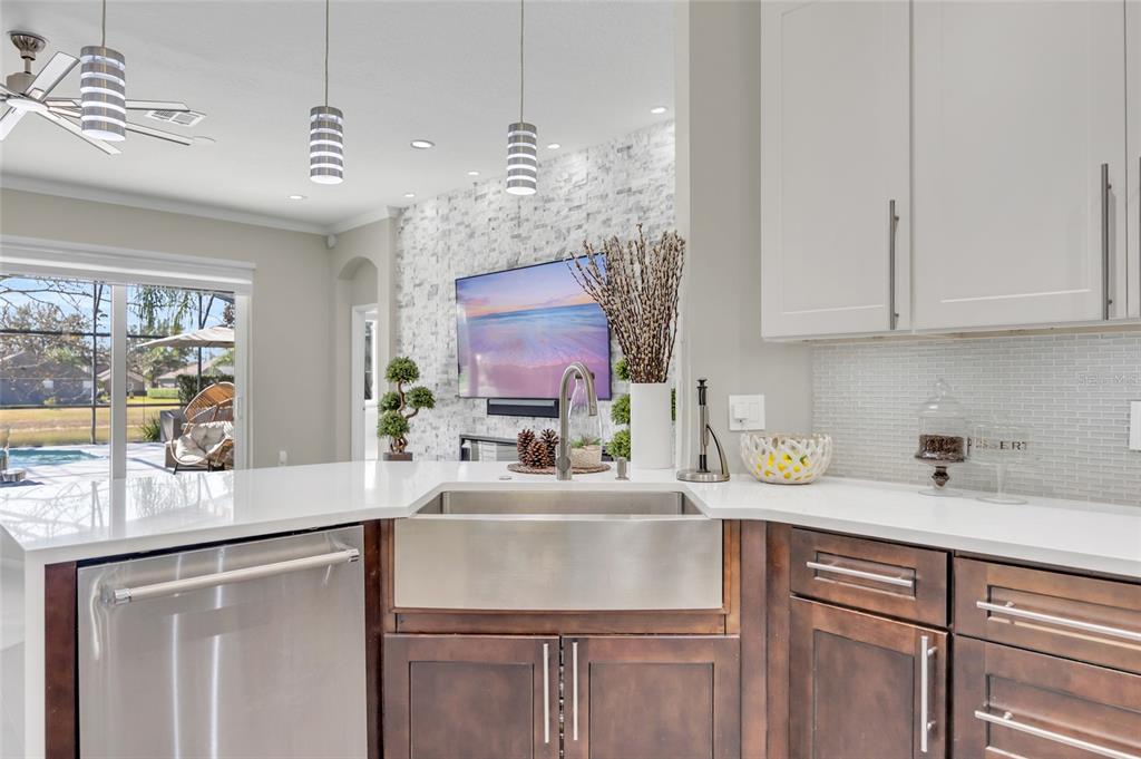 10600 Oakview Pointe Terrace Gotha, FL 34734 - Photo 11 of 44 a kitchen with cabinets appliances and a window