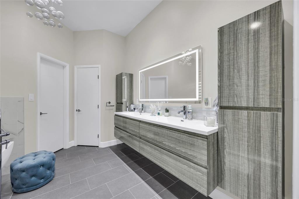 10600 Oakview Pointe Terrace Gotha, FL 34734 - Photo 20 of 44 a bathroom with a sink and a mirror