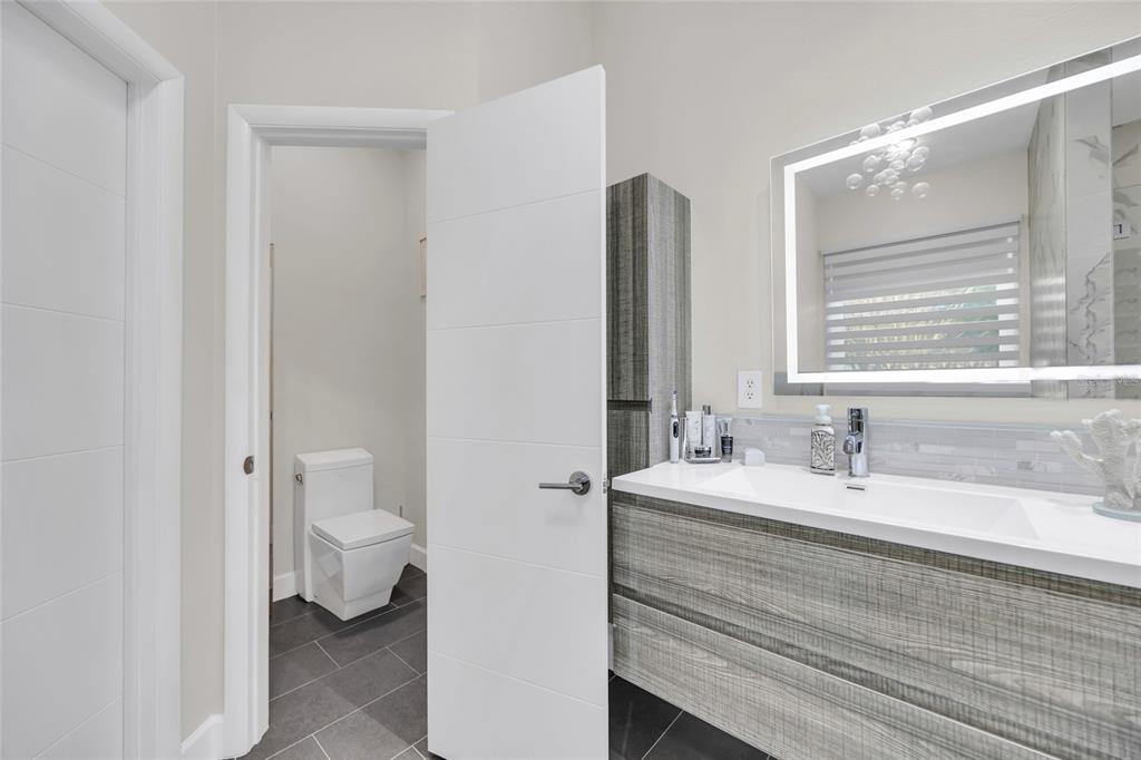 10600 Oakview Pointe Terrace Gotha, FL 34734 - Photo 21 of 44 a bathroom with a sink and a mirror