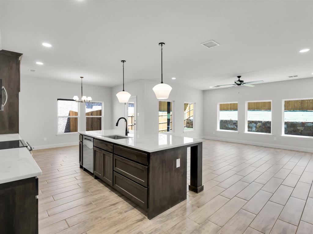608 Jameson Springtown, TX 76082 - Photo 5 of 27