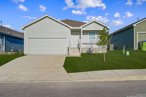 $1,575 | 13002 Sage Turn, St. Hedwig, TX 78152