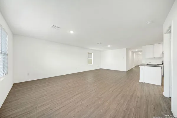 $1,575 | 13002 Sage Turn, St. Hedwig, TX 78152