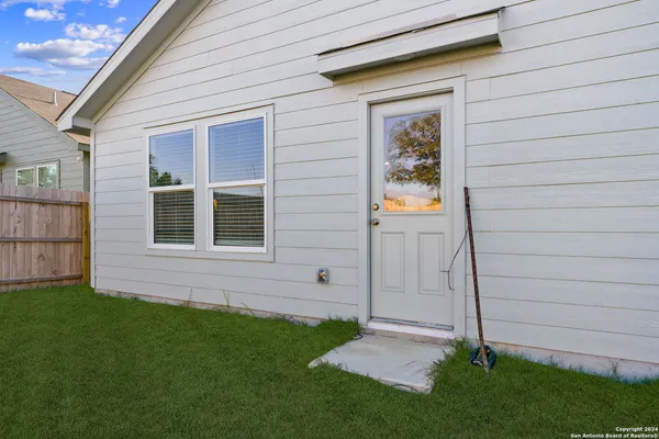 $1,575 | 13002 Sage Turn, St. Hedwig, TX 78152