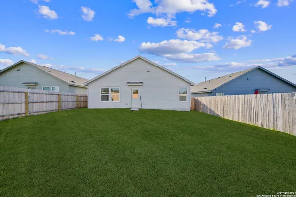 $1,575 | 13002 Sage Turn, St. Hedwig, TX 78152