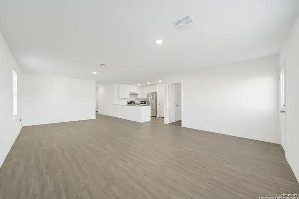 $1,575 | 13002 Sage Turn, St. Hedwig, TX 78152