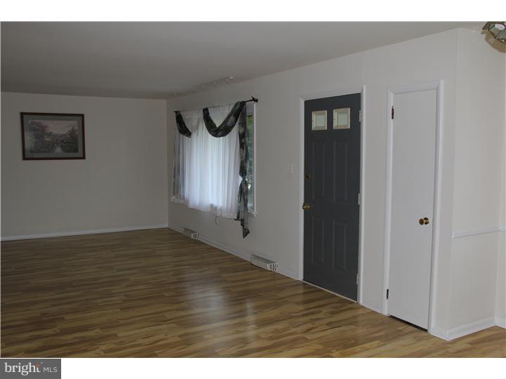 6312 East Valley Green Road Flourtown, PA 19031 - Photo 6 of 25 Living Room