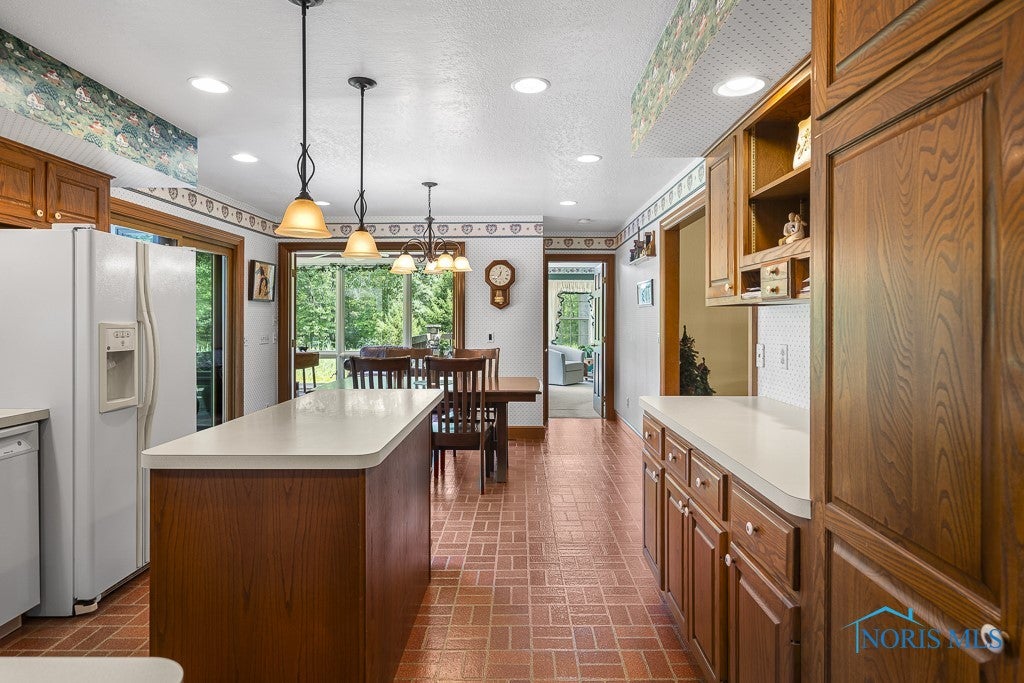 9535 Old State Line Road Holland, OH 43528 - Photo 10 of 50 Gallery Image 10