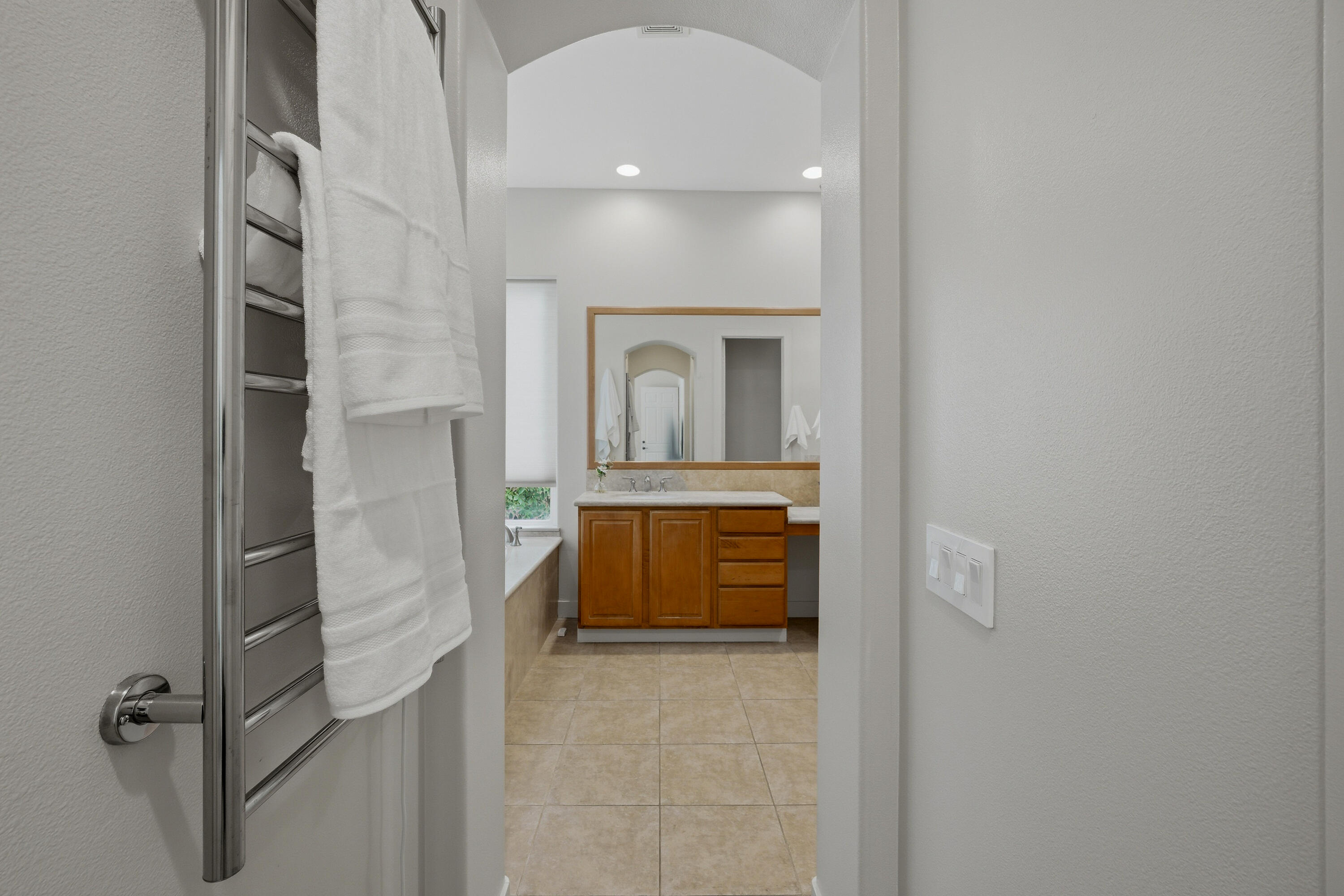 79120 Shadow Trail La Quinta, CA 92253 - Photo 36 of 60 a view of a hallway with entryway