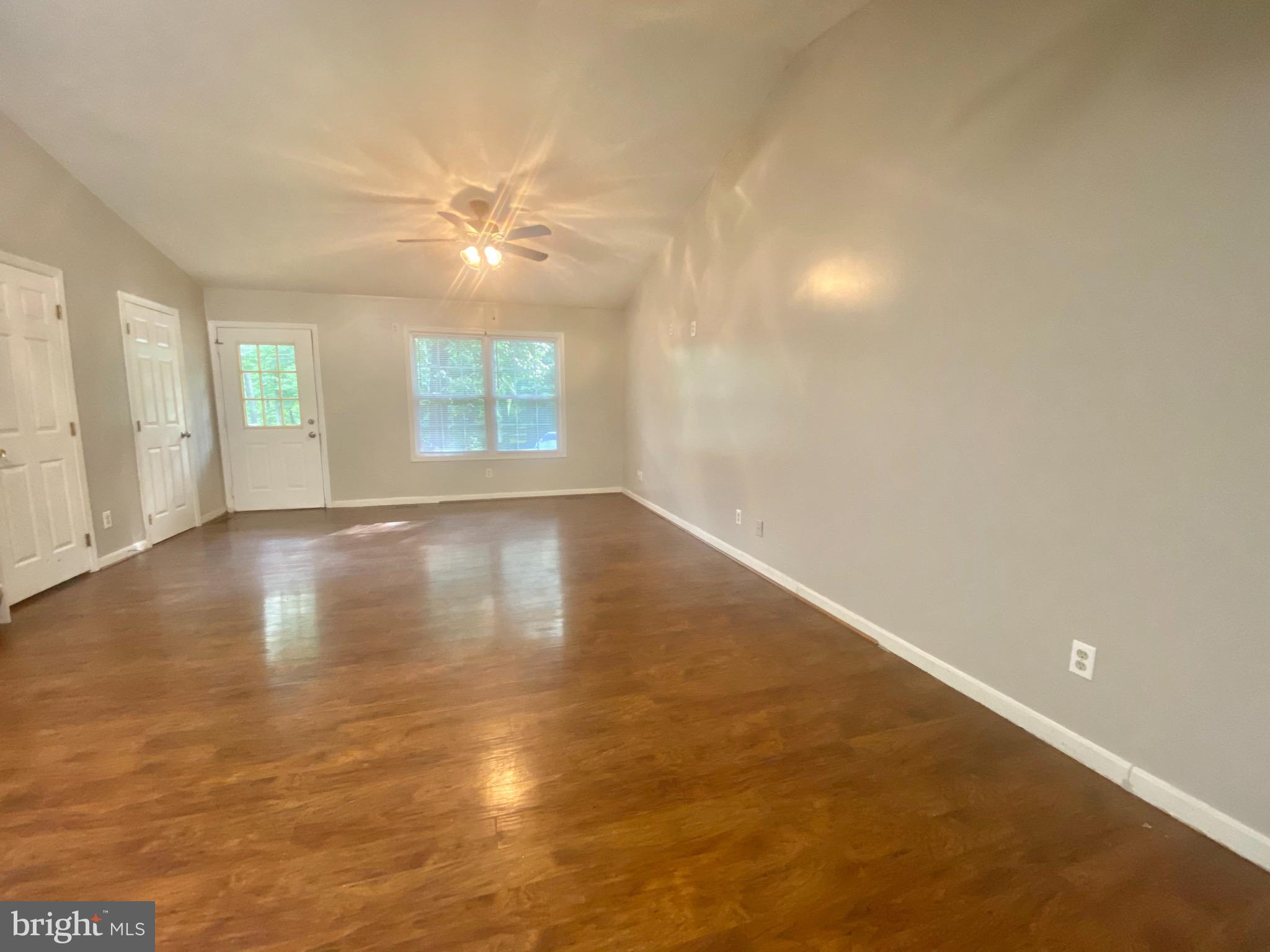 11579 Ropeknot Road Lusby, MD 20657 - Photo 4 of 20 Spacious Living Room!