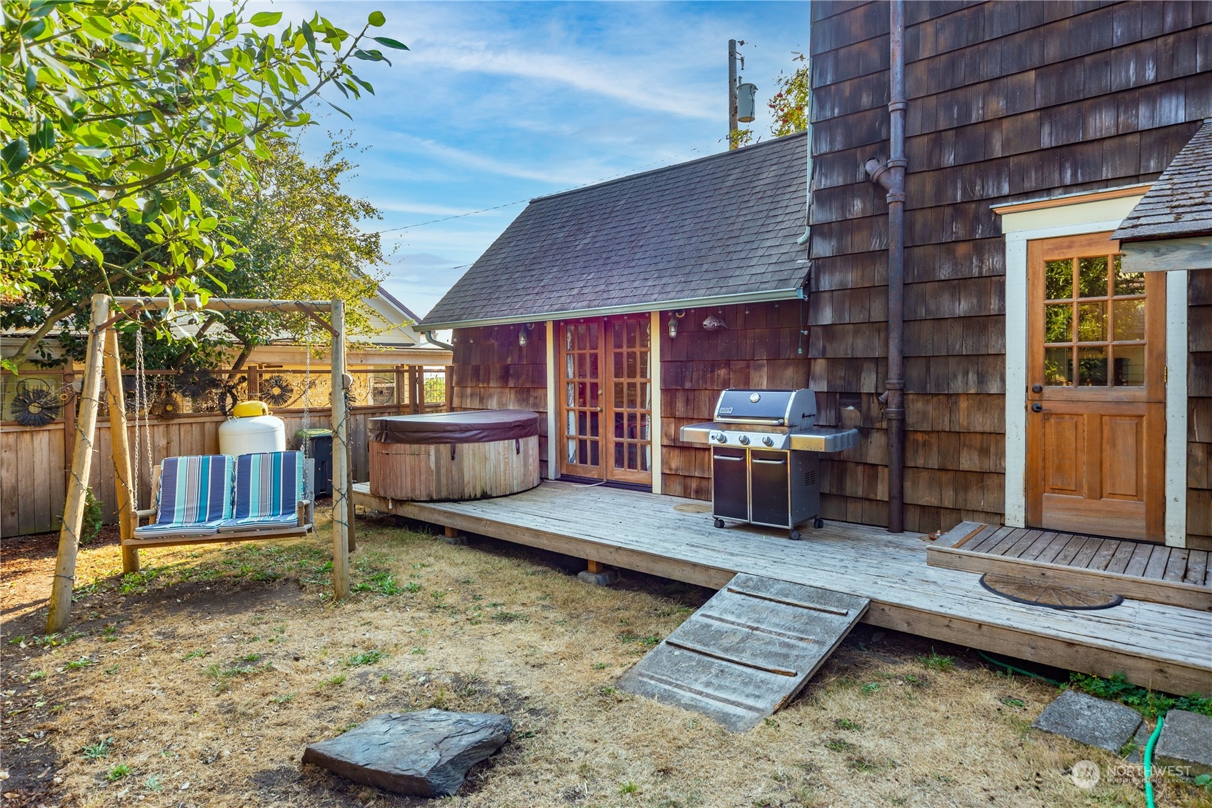 1441 Clay Street Port Townsend, WA 98368 - Photo 25 of 26 a room with furniture and a wooden floor