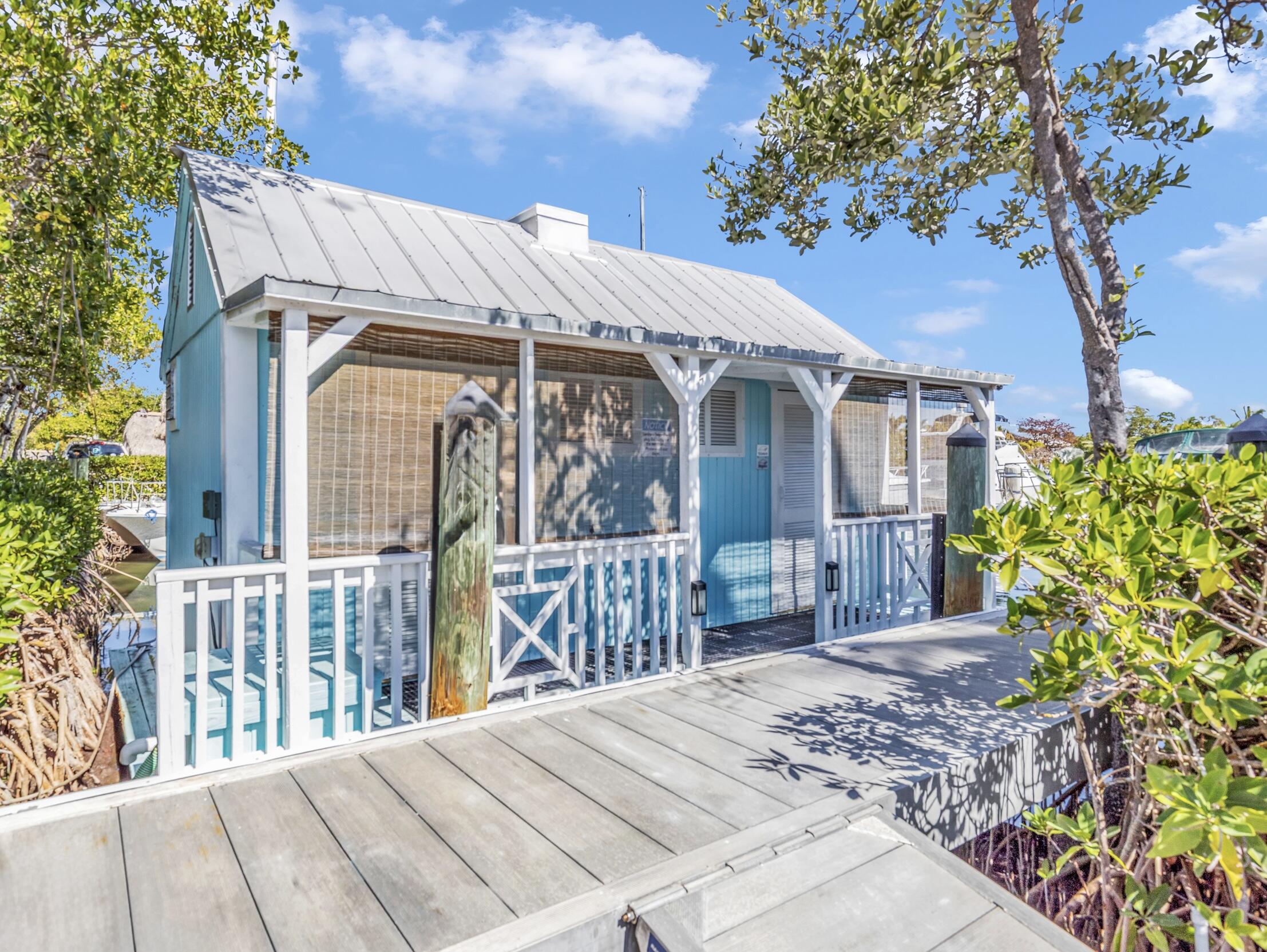 100 Morris Lane, Unit D9 Key Largo, FL 33037 - Photo 22 of 23 Bath House