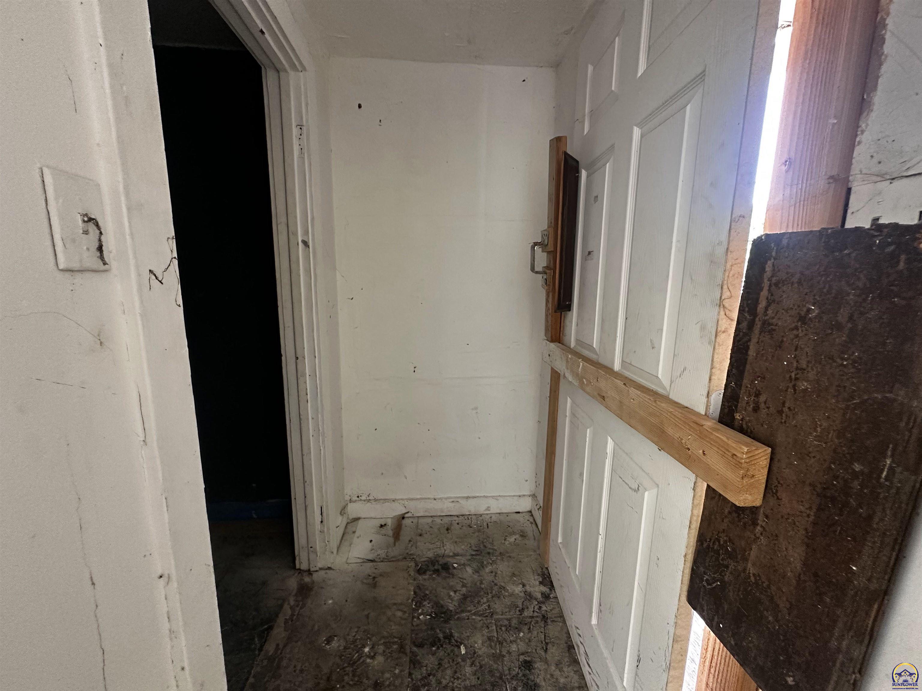 313 Southwest 13th Street Topeka, KS 66612 - Photo 22 of 23