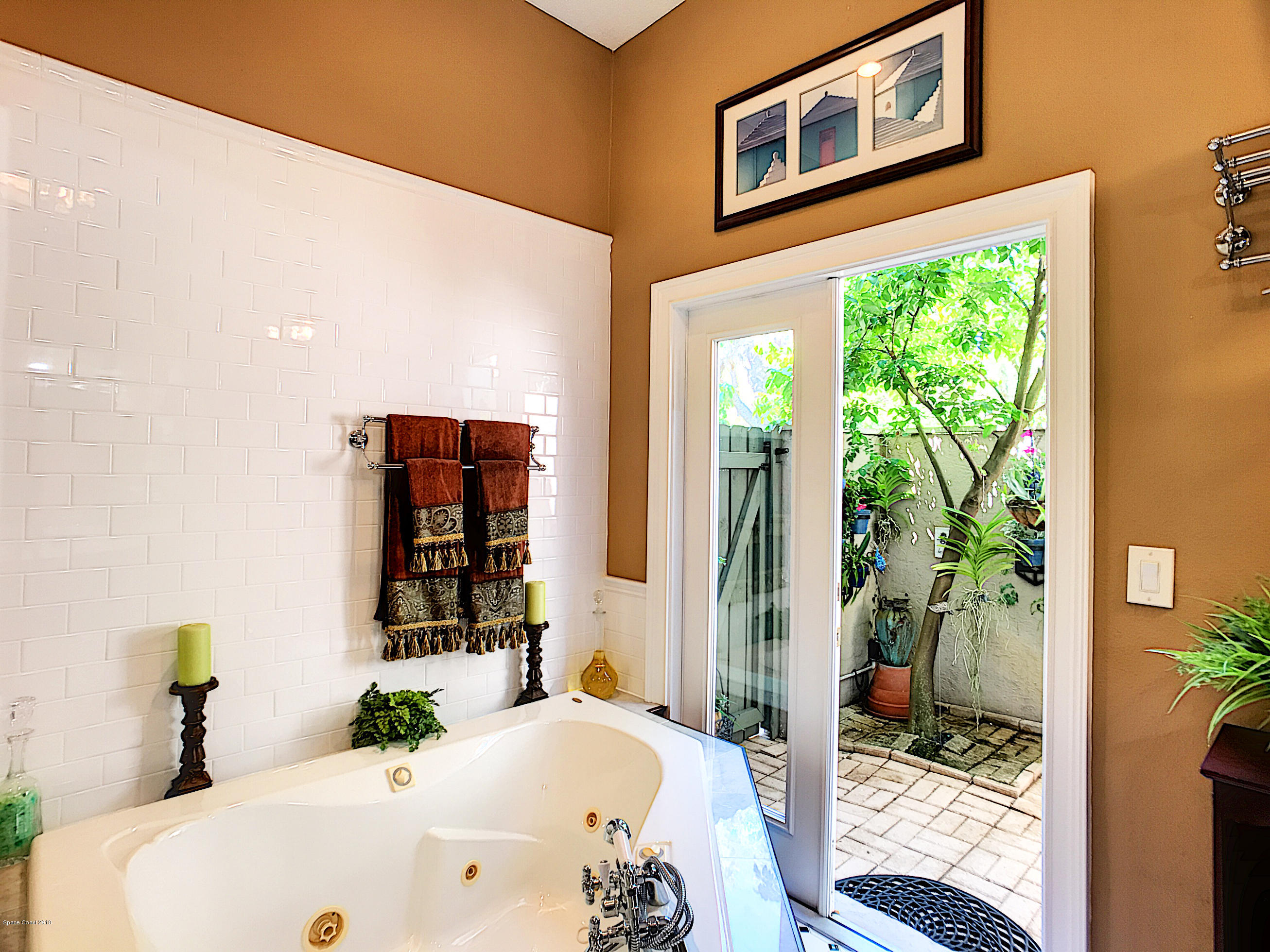 301 Lake Road Lake Mary, FL 32746 - Photo 30 of 47 Garden Tub