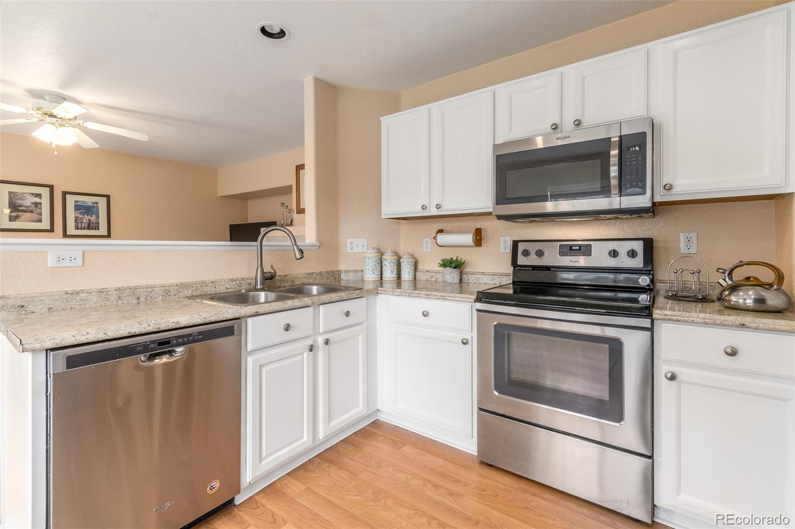 9897 Bathurst Way Highlands Ranch, CO 80130 - Photo 11 of 30 Gallery Image 11