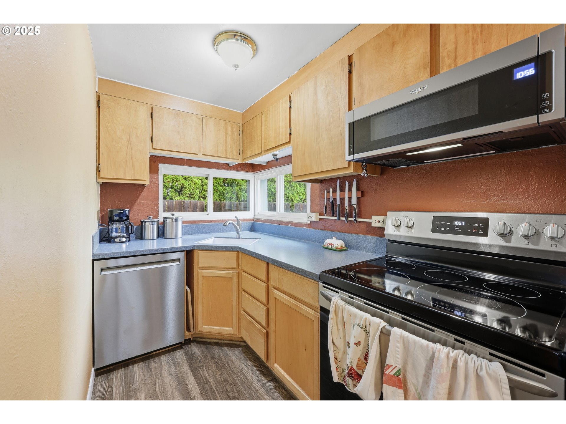 13325 Southwest Larson Street Beaverton, OR 97005 - Photo 11 of 26 Gallery Image 11