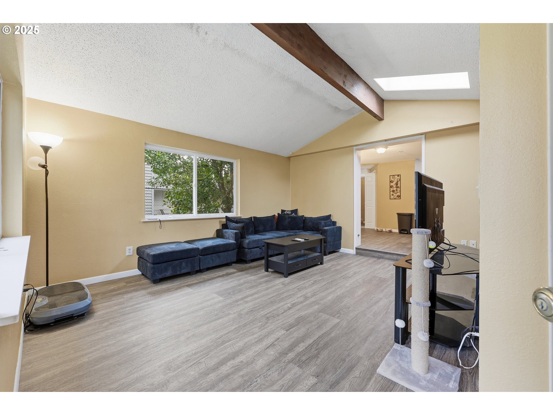 13325 Southwest Larson Street Beaverton, OR 97005 - Photo 5 of 26 Gallery Image 5