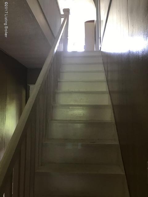 7661 Plum Run Road Bloomfield, KY 40008 - Photo 16 of 41 Stair Well
