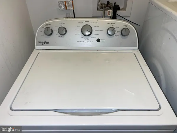 a close up view of washer and dryer