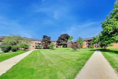 $179,900 | 1056 North Mill Street, Unit 107, Naperville, IL 60563