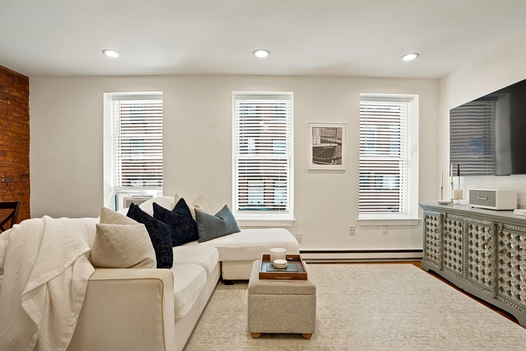 8 Battery Street, Unit 4 Boston, MA 02109 - Photo 3 of 33
