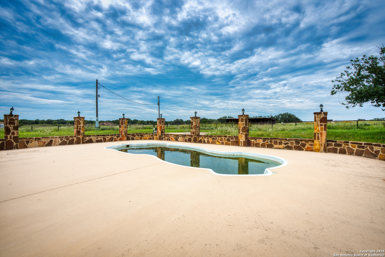 870 County Road 761 Devine, TX 78016 - Photo 23 of 34 a view of a swimming pool and a yard