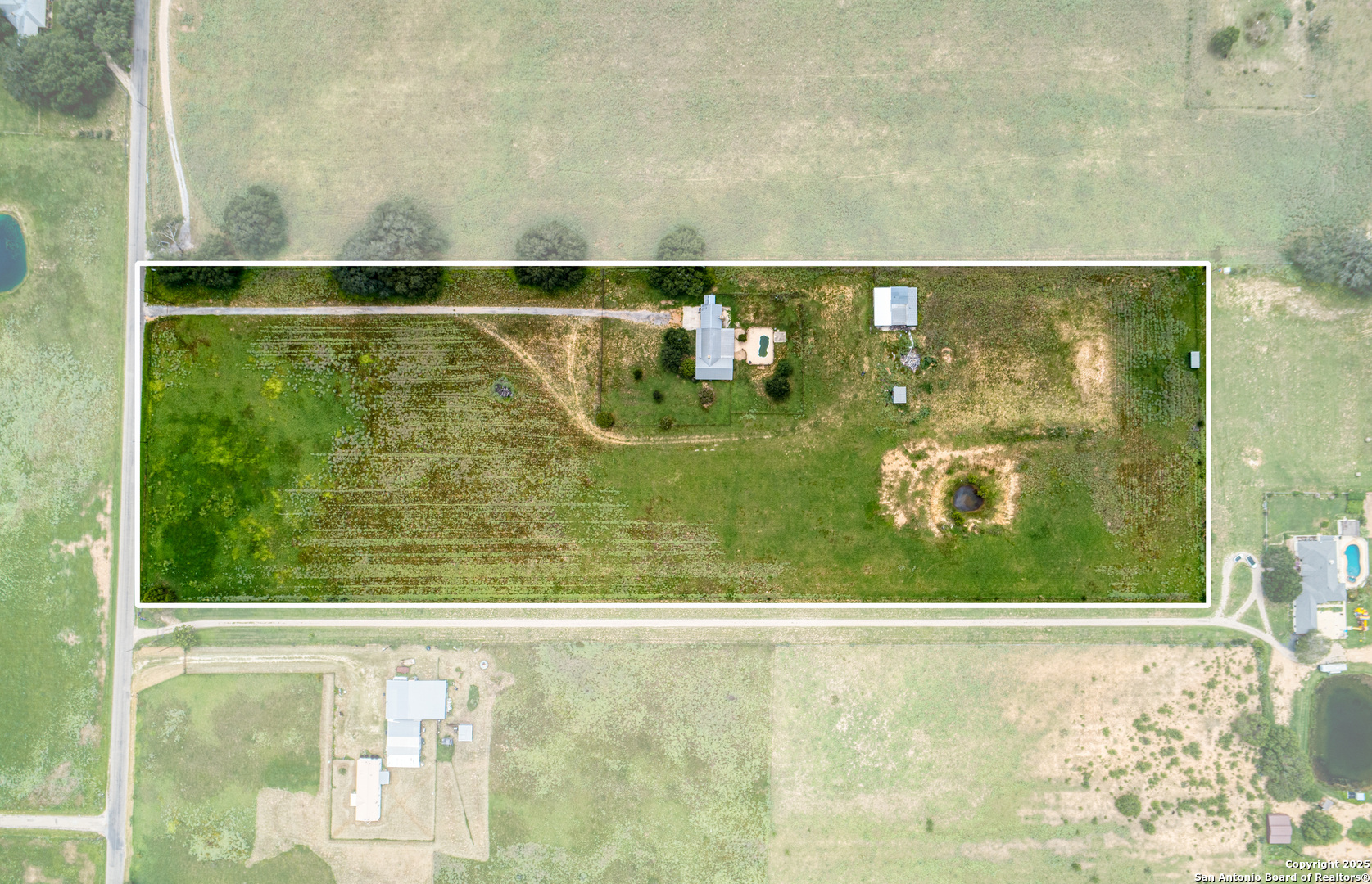 870 County Road 761 Devine, TX 78016 - Photo 30 of 34 a view of a outdoor space