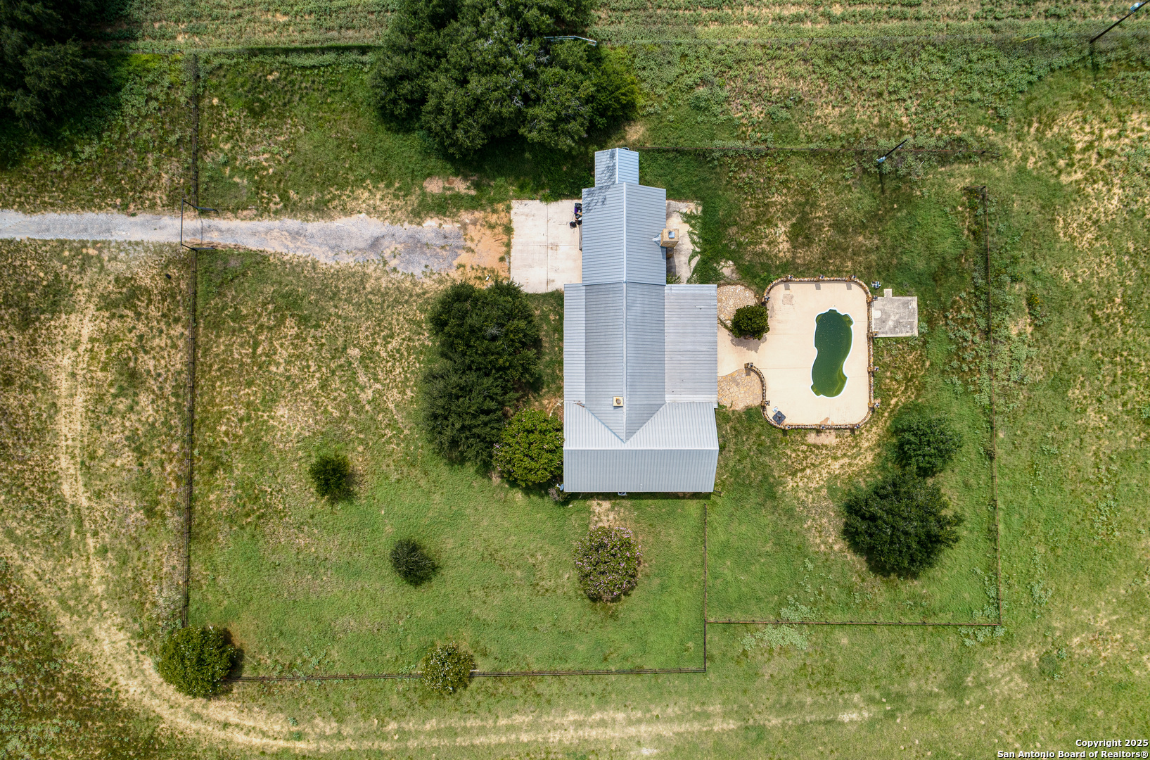 870 County Road 761 Devine, TX 78016 - Photo 6 of 34 a view of a garden