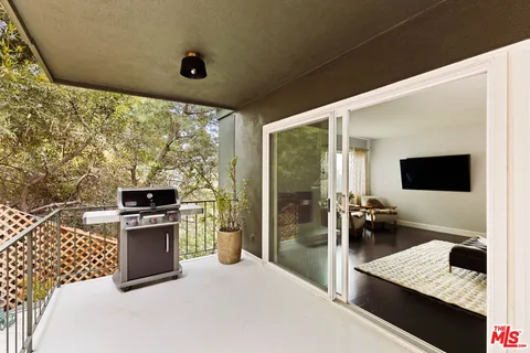 $1,095,000 | 8525 Ridpath Drive, Los Angeles, CA 90046
