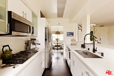 $1,095,000 | 8525 Ridpath Drive, Los Angeles, CA 90046