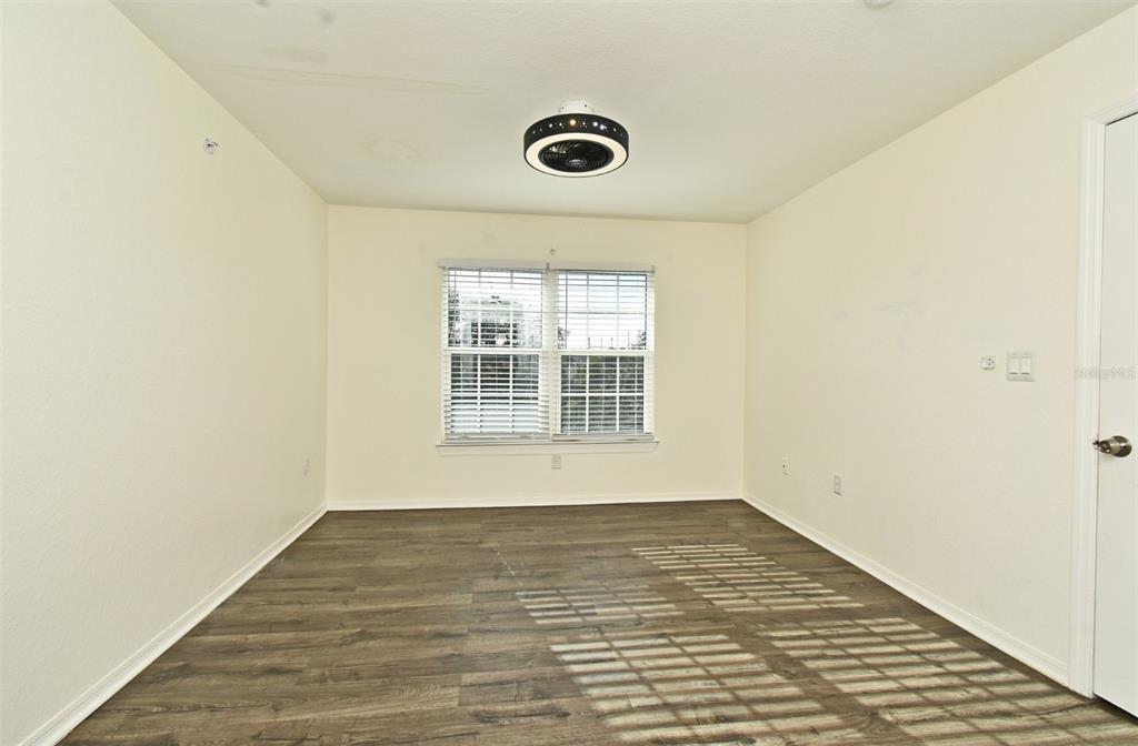 5467 Vineland Road, Unit 6308 Orlando, FL 32811 - Photo 18 of 39 an empty room with a window