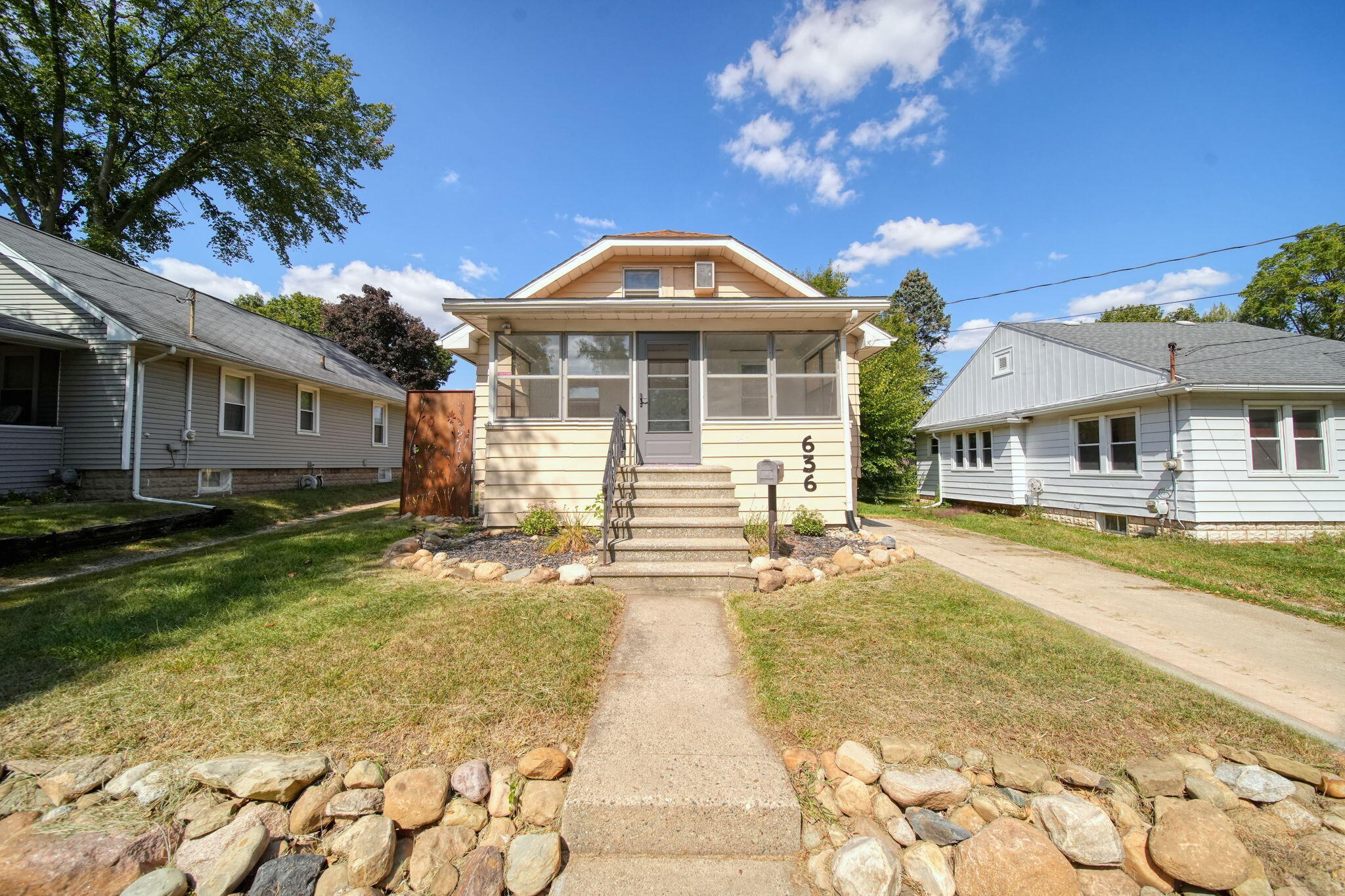 636 Madison Street Jackson, MI 49202 - Photo 3 of 40 4-web-or-mls-DSC08010_HDR