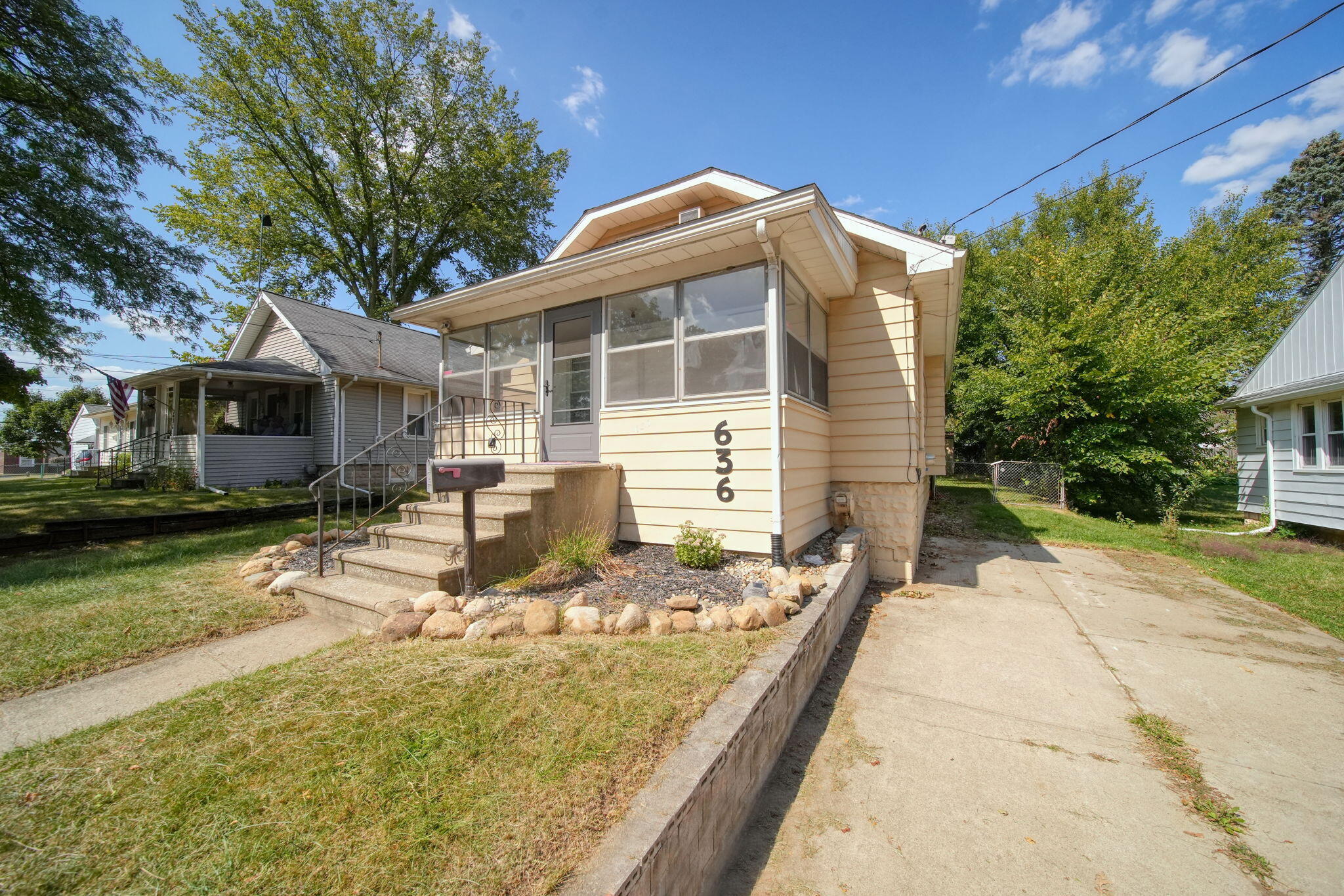 636 Madison Street Jackson, MI 49202 - Photo 5 of 40 6-web-or-mls-DSC08027_HDR