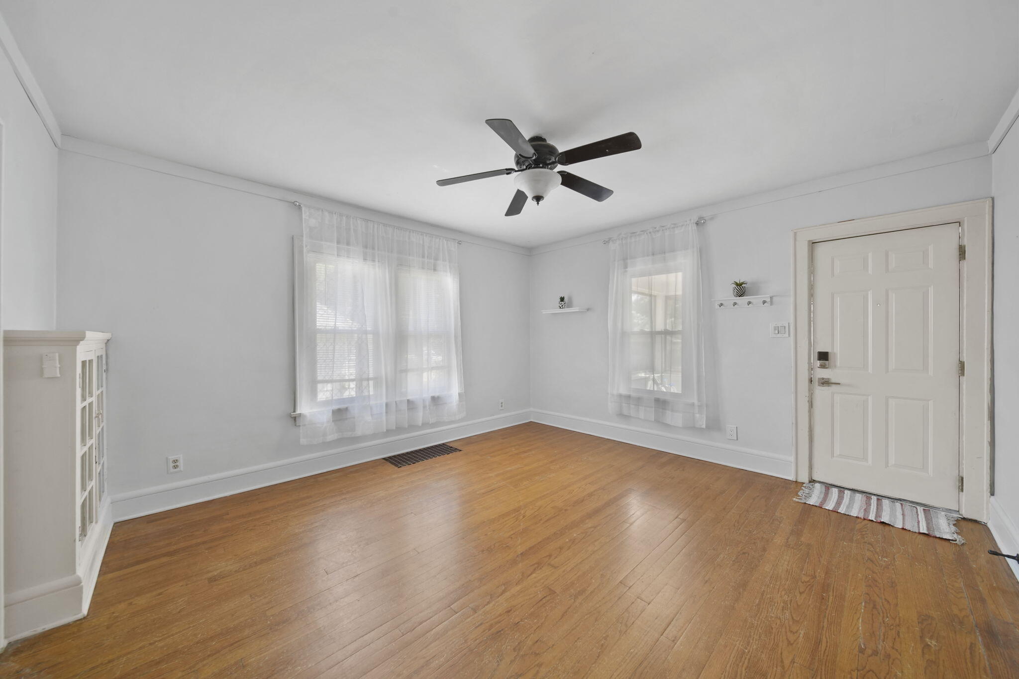 636 Madison Street Jackson, MI 49202 - Photo 9 of 40 10-web-or-mls-DSC07845