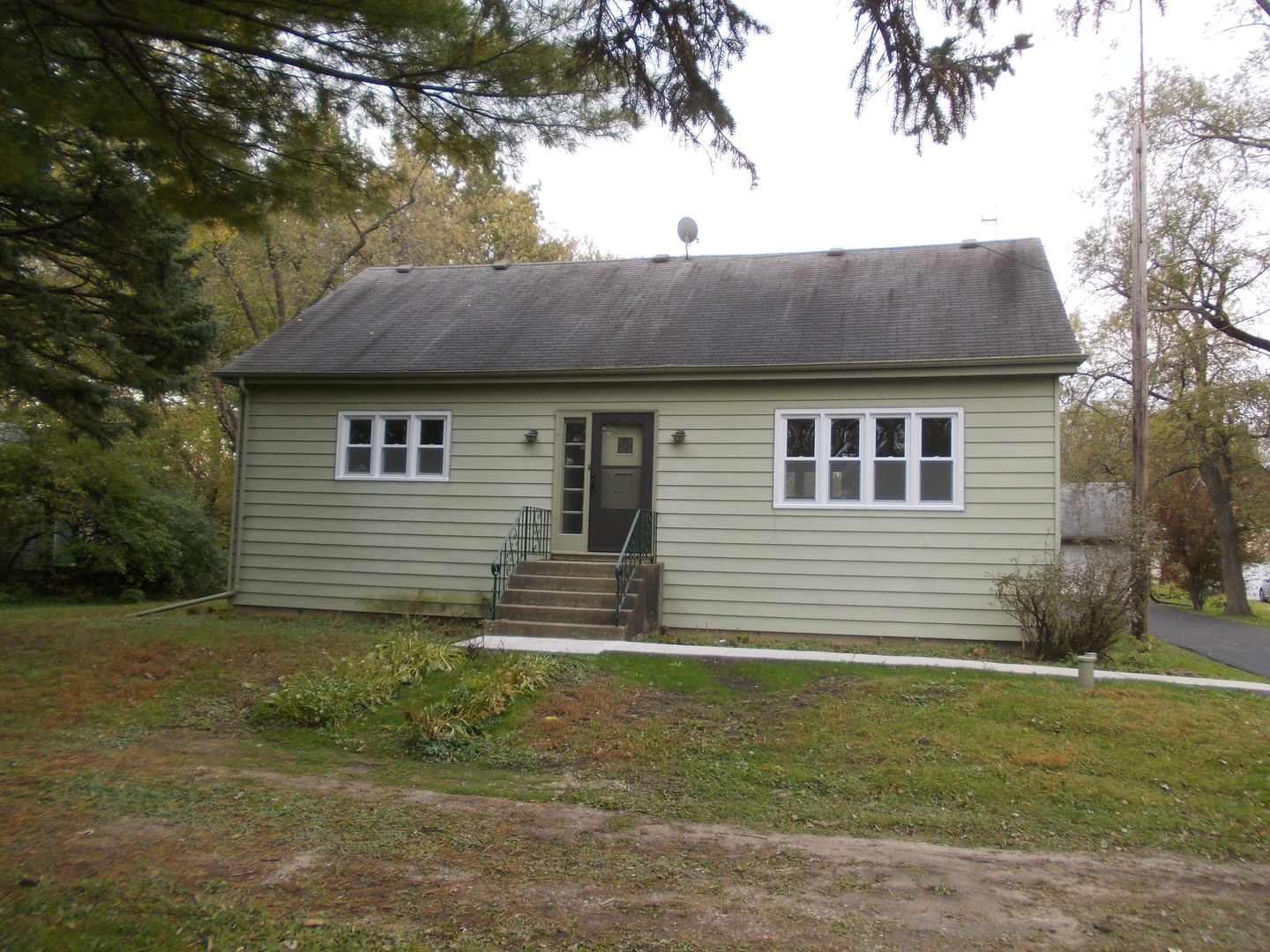 3435 Flossmoor Road Homewood, IL 60430 - Photo 1 of 13 a front view of a house with garden
