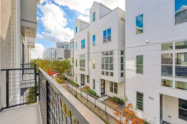 $3,200 | 5838 East Post Oak Lane, Houston, TX 77055