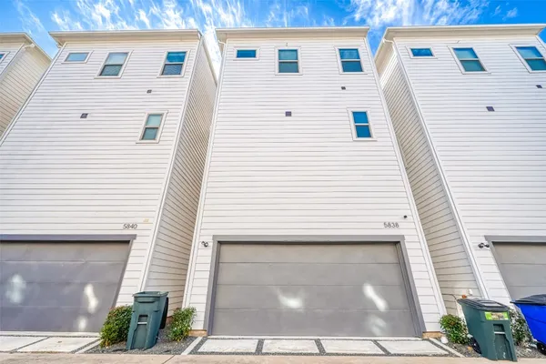 $3,200 | 5838 East Post Oak Lane, Houston, TX 77055