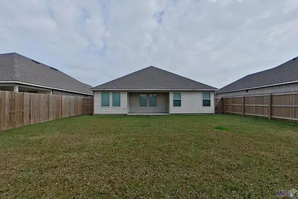 $1,645 | 206 Yardley Court, Lafayette, LA 70507