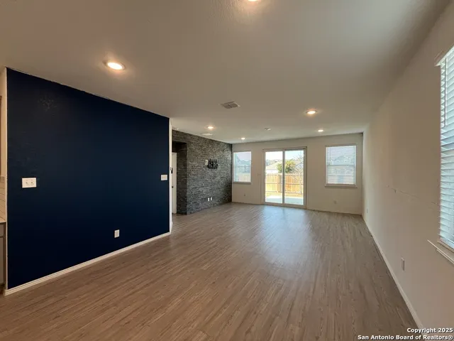 $1,695 | 13249 Hagerd Loop Street, St. Hedwig, TX 78152