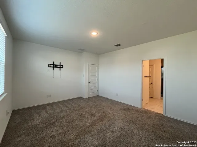 $1,695 | 13249 Hagerd Loop Street, St. Hedwig, TX 78152