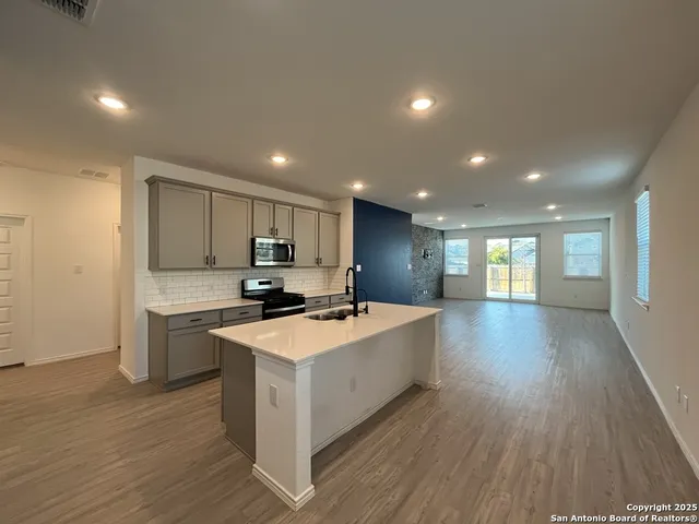 $1,695 | 13249 Hagerd Loop Street, St. Hedwig, TX 78152