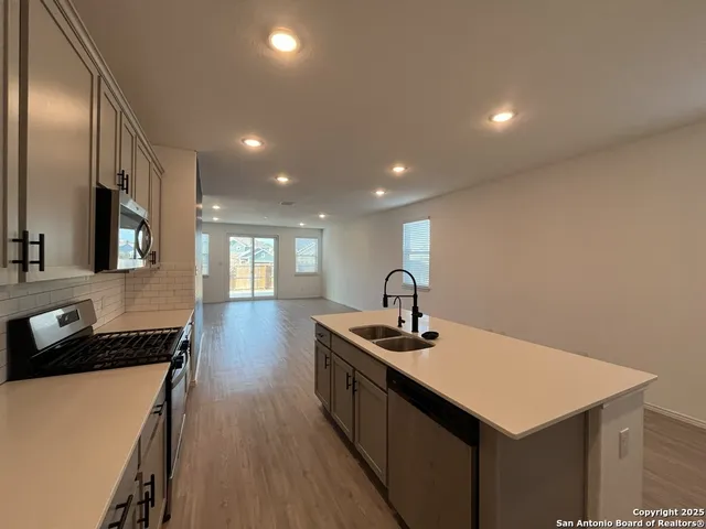 $1,695 | 13249 Hagerd Loop Street, St. Hedwig, TX 78152