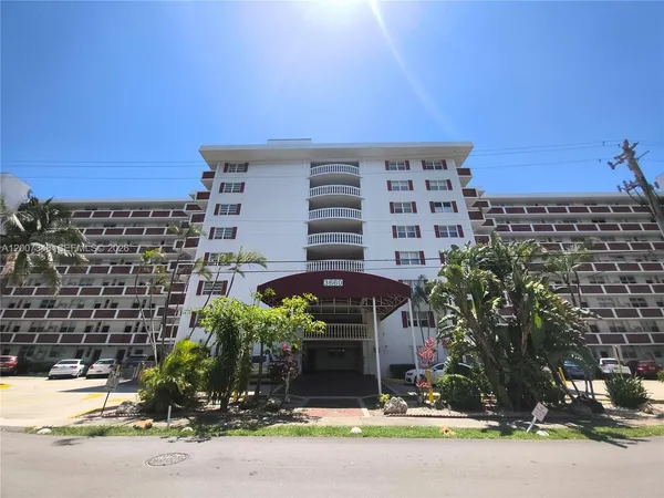 $2,000 | 3660 Northeast 166th Street, Unit 302, North Miami Beach, FL 33160