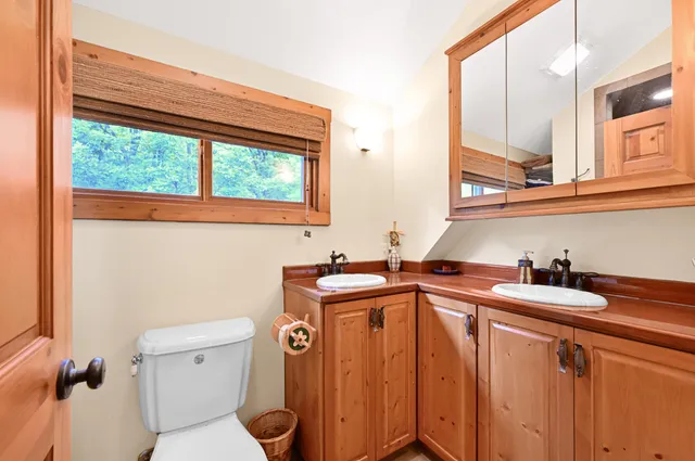 $1,435,000 | N6993 Oakwood Road, Richmond, WI 53190