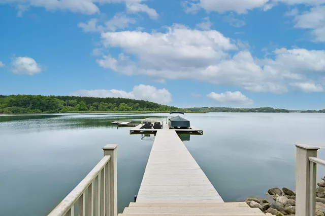 $1,435,000 | N6993 Oakwood Road, Richmond, WI 53190