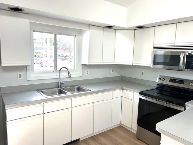 $1,725 | 5 Swain Court, Unit 11, Hampton, NH 03842