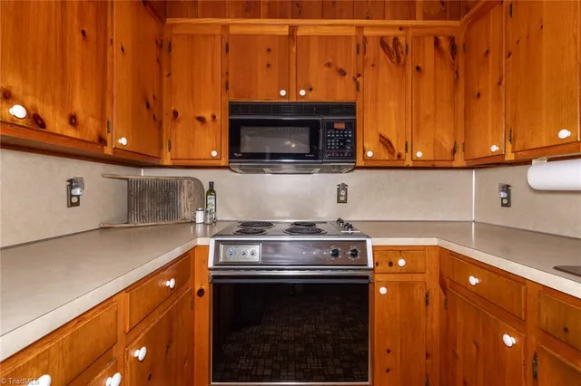 $199,000 | 607 West Pine Circle, Wilkesboro, NC 28697