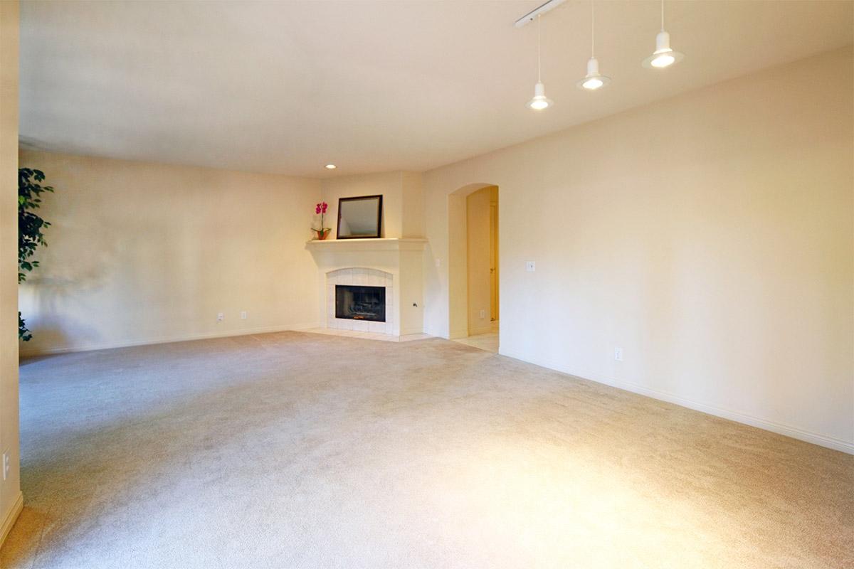 222 Meigs Road, Unit 10 Santa Barbara, CA 93109 - Photo 5 of 26 06-222MeigsRoad-Dining